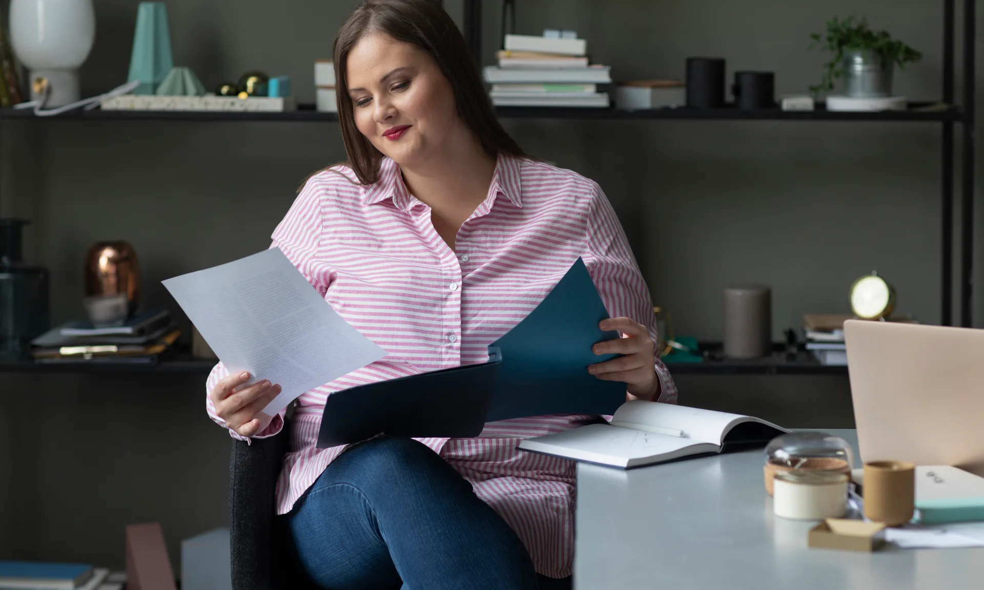 How to Choose Between Traditional and Roth IRAs