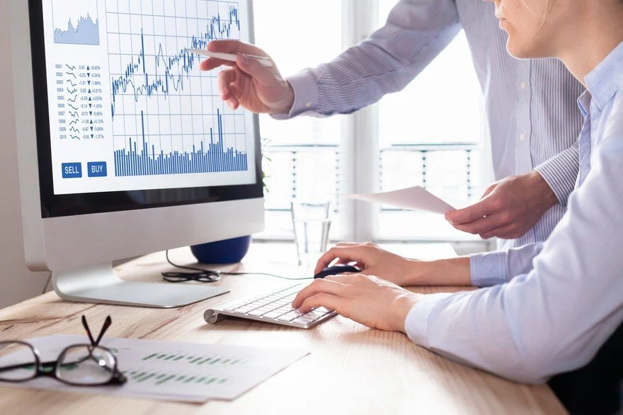 How to Analyze Stocks for Smart Investment Decisions in 2025